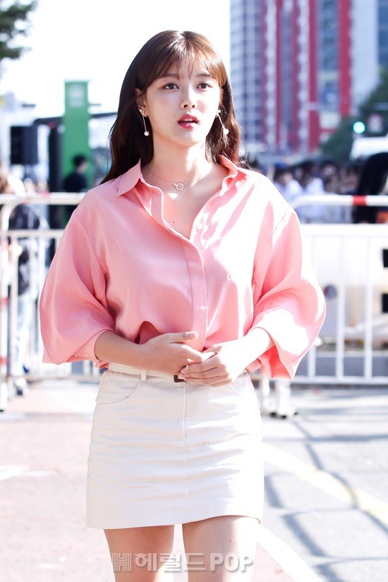 Sao nhí một thời Mặt trăng ôm mặt trời Kim Yoo Jung dự sự kiện mà gây bão: Xinh cực phẩm, fan nghĩ ngay đến Song Hye Kyo - Ảnh 3.