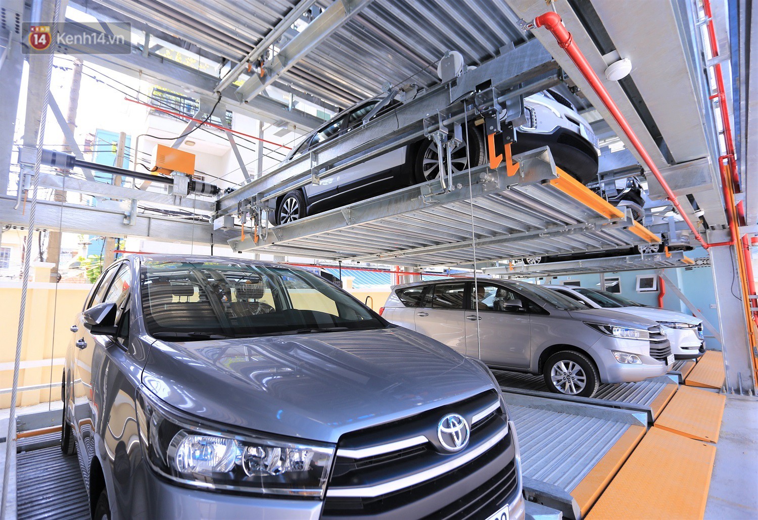 Cận cảnh bãi đỗ xe 6 tầng thông minh, tự động xếp hình đầu tiên ở Đà Nẵng - Ảnh 5. Cận cảnh bãi đỗ xe 6 tầng thông minh, tự động xếp hình đầu tiên ở Đà Nẵng - Ảnh 5.