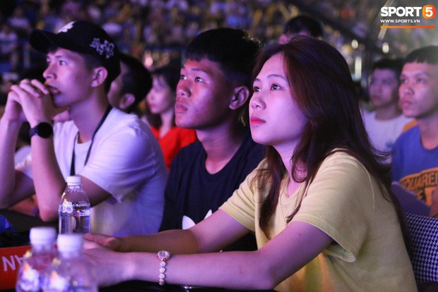 Đình Trọng bảnh bao, cùng bạn gái và em trai dự sự kiện Esports lớn nhất Việt Nam ngày hôm nay - Ảnh 5.