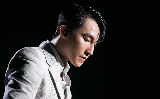 Chịu nhiều &aacute;p lực v&agrave; chỉ tr&iacute;ch miệt thị, những ng&ocirc;i sao Vpop n&agrave;y đều c&oacute; biểu hiện trầm cảm, tổn hại bản th&acirc;n v&agrave; kh&ocirc;ng dưới một lần nghĩ đến chuyện tự tử - Ảnh 2.