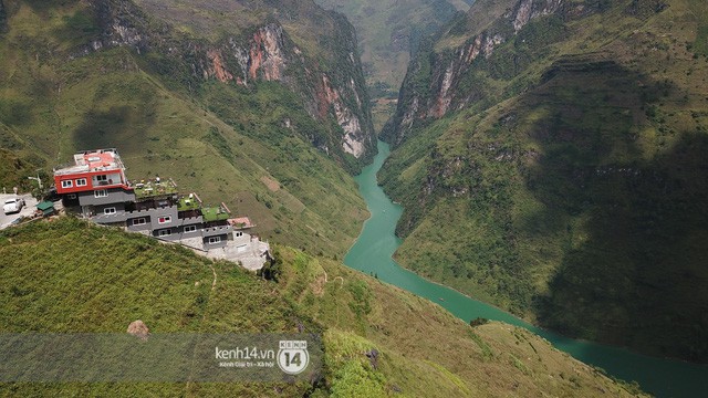 “Chiếm đóng” giữa kỳ quan thiên nhiên như Mã Pì Lèng Panorama, khách sạn lưng chừng núi ở Peru lại được khen hết lời - Ảnh 1.
