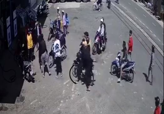 Truy t&igrave;m nh&oacute;m c&ocirc;n đồ đ&aacute;nh hội đồng nam sinh ở L&acirc;m Đồng - Ảnh 1.