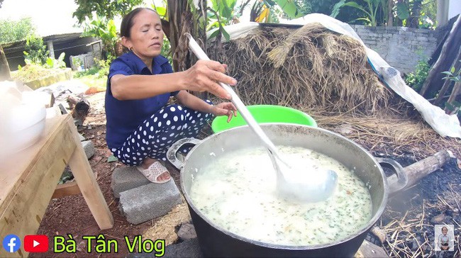 Bà Tân Vlog lại bị tố gian dối: có khán giả còn gửi cả tâm thư chỉ trích vì nấu món cháo cho trẻ em theo cách khó hiểu - Ảnh 2.