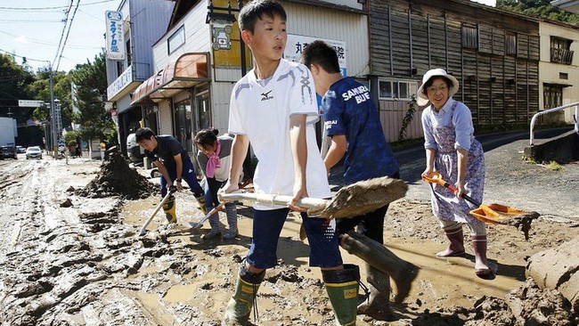 Người Nhật Bản, từ già đến trẻ không ai than khóc với thảm họa Hagibis, âm thầm vực dậy sau nỗi đau - Ảnh 7.