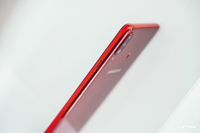 Trên tay Galaxy A20s đỏ chót: Bản nâng cấp “nhẹ”, thêm camera, màn hình LCD, chip Snapdragon 450 và lựa chọn bộ nhớ 64GB - Ảnh 10.