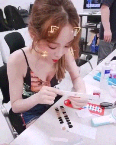 Cùng lúc mất đi 2 người bạn thân, Taeyeon hẳn đang rất khó khăn vì chính cô cũng đang phải trải qua căn bệnh trầm cảm - Ảnh 9.