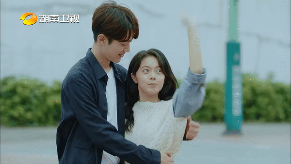 A Little Thing Called First Love bản Trung tung teaser tiểu đường: Chưa đầy một phút Lai Kuan Lin ôm nữ chính 800 lần? - Ảnh 13.
