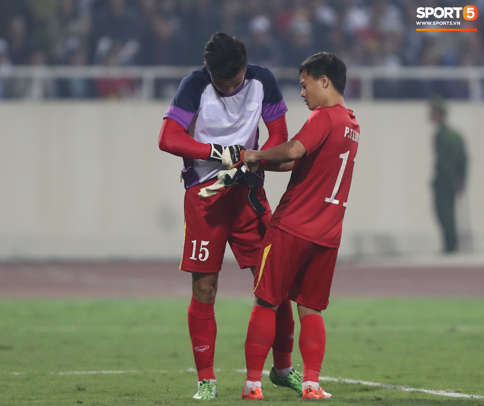 Thủ m&ocirc;n Quế Ngọc Hải trả đủ m&oacute;n nợ cay đắng trước Indonesia sau 3 năm - Ảnh 4.