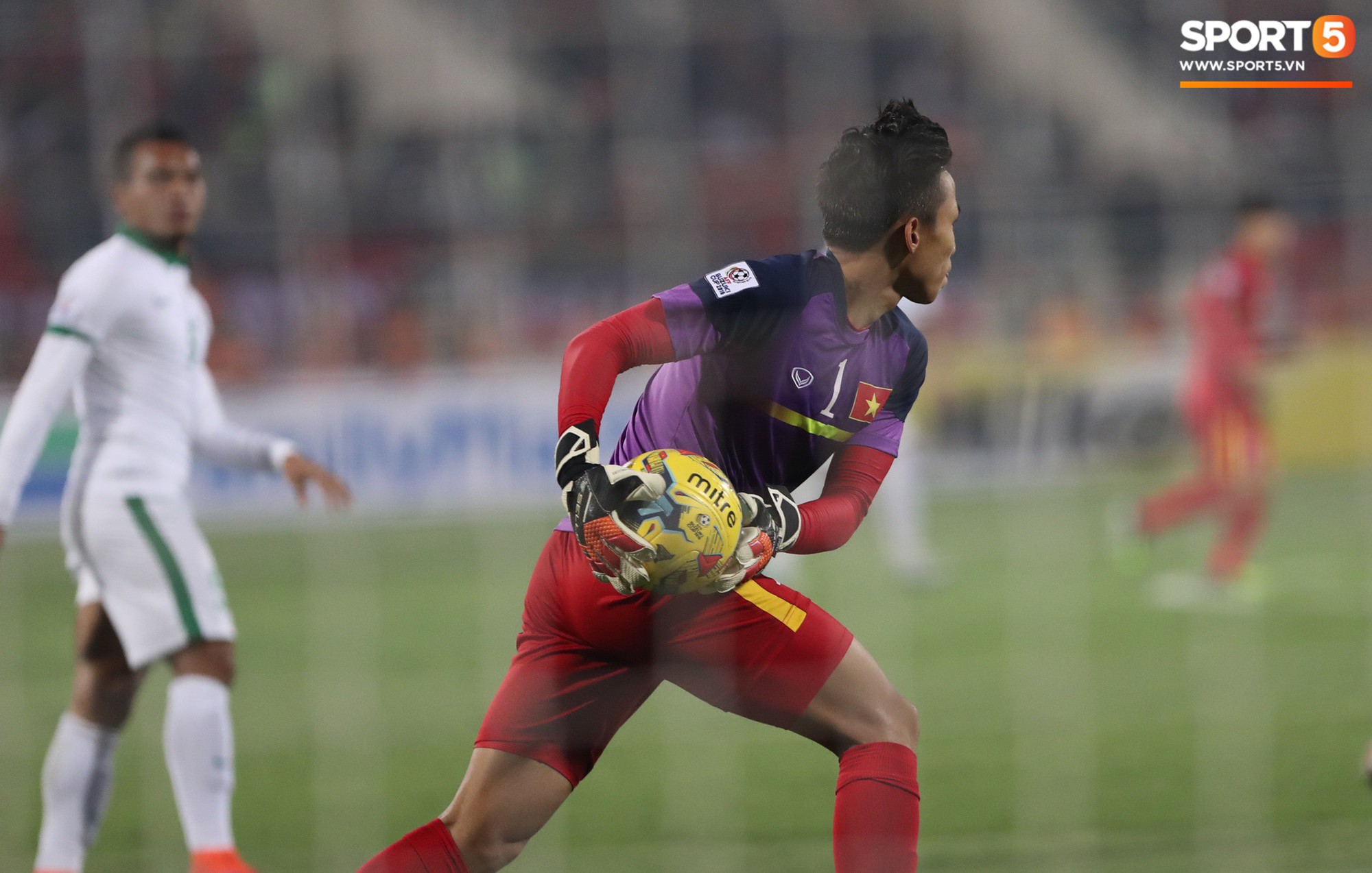 Thủ m&ocirc;n Quế Ngọc Hải trả đủ m&oacute;n nợ cay đắng trước Indonesia sau 3 năm - Ảnh 6.