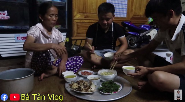 Giữa lùm xùm bị tố này tố kia, Bà Tân Vlog bất ngờ được dân mạng bênh chằm chặp vì tìm lại được đoạn clip này - Ảnh 9.