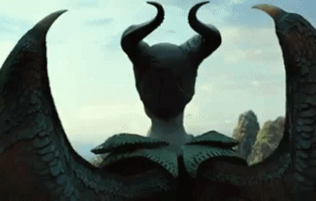 Giả thuyết Maleficent quyền lực cũng là một nạn nhân của căn bệnh trầm cảm? - Ảnh 8.