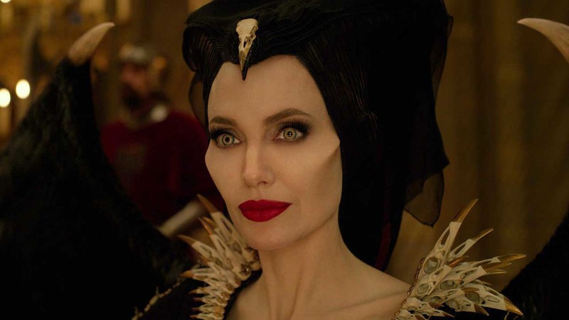 Review Maleficent 2: Đây là màn sui gia đại chiến tưng bừng khói lửa nhất năm, chỉ tiếc ngẩn ngơ vì chị đẹp Angelina Jolie ít đất diễn quá - Ảnh 9.