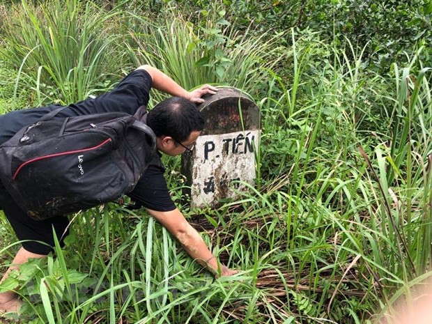 Vì sao sau một ngày nhận tin, địa phương mới có mặt tại điểm đổ dầu? - Ảnh 1.