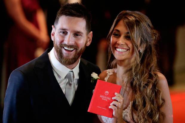 Sau 12 năm mặn nồng bên nhau, Messi bất ngờ có những chia sẻ cực tình cảm về về cô vợ xinh đẹp khiến các fan rụng tim - Ảnh 1.