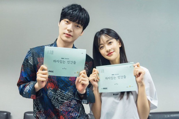 Nhìn Ahn Jae Hyun làm tổng tài điển trai ngất ngưởng ở phim mới, ai mà nghĩ anh đang có scandal cơ chứ! - Ảnh 2.