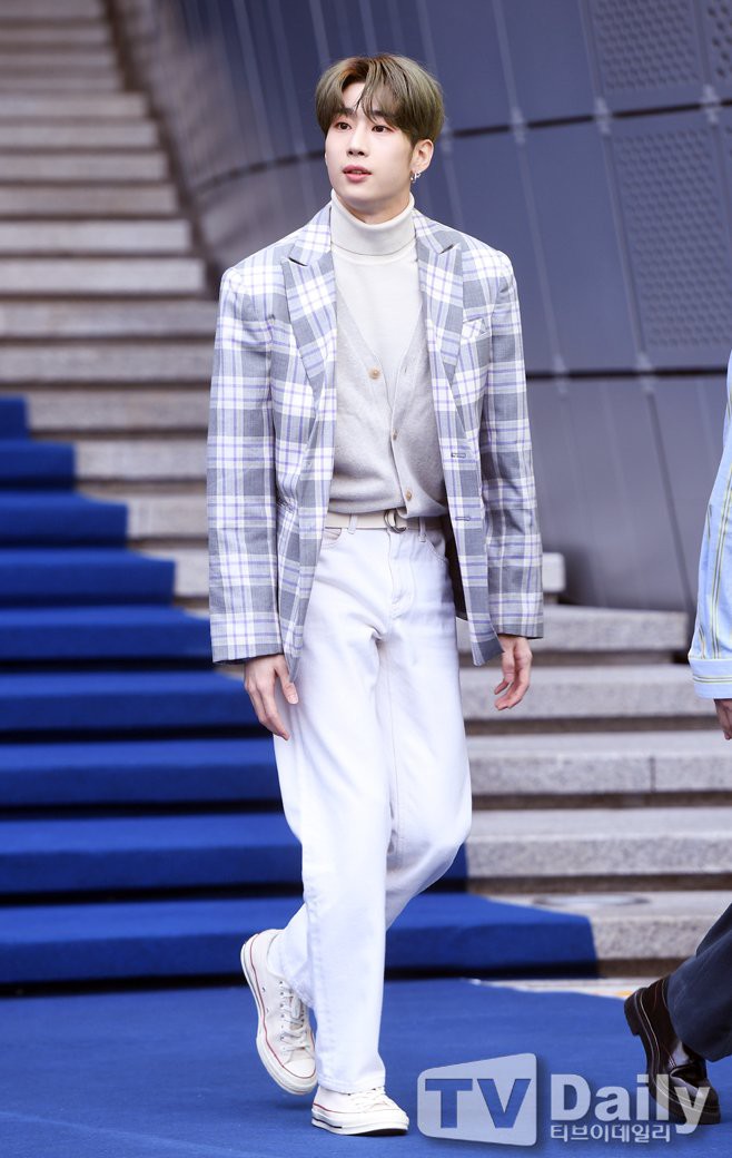 Seoul Fashion Week: Mỹ nam Trung Quốc chiếm sạch spotlight dàn sao Hàn vì đã đẹp trai bức người lại còn đầy khí chất - Ảnh 9.