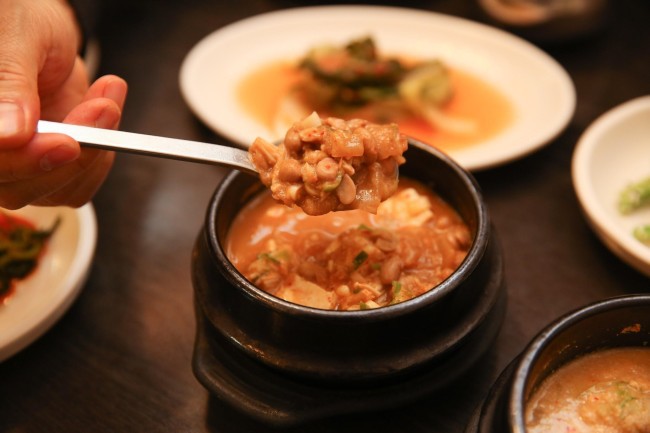 “Súp xác thối” Hàn Quốc: nghe có vẻ khó ăn nhưng lại là đặc sản nổi tiếng của xứ sở kim chi - Ảnh 7.