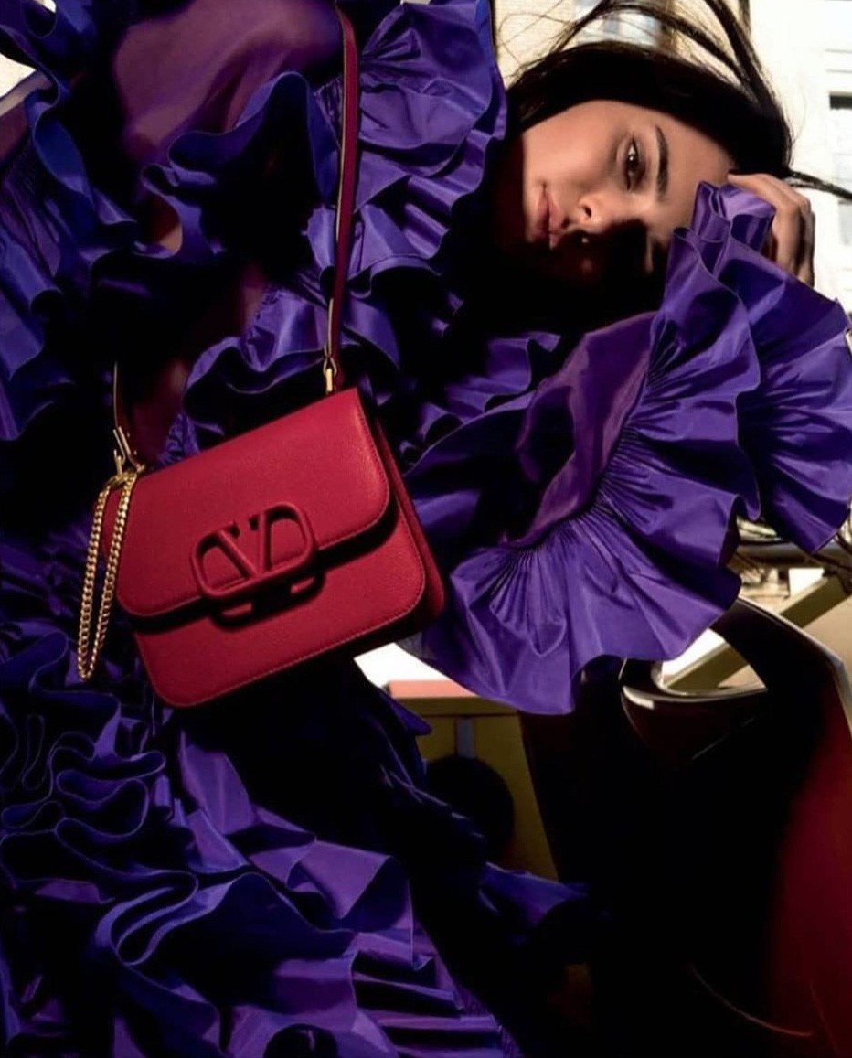 T&iacute;m lịm t&igrave;m sim vẫn mang tiếng qu&ecirc; v&agrave; sến giờ lại đang hot h&ograve;n họt, được d&agrave;n mỹ nh&acirc;n &Acirc;u &Aacute; chưng diện nhiệt t&igrave;nh - Ảnh 9.