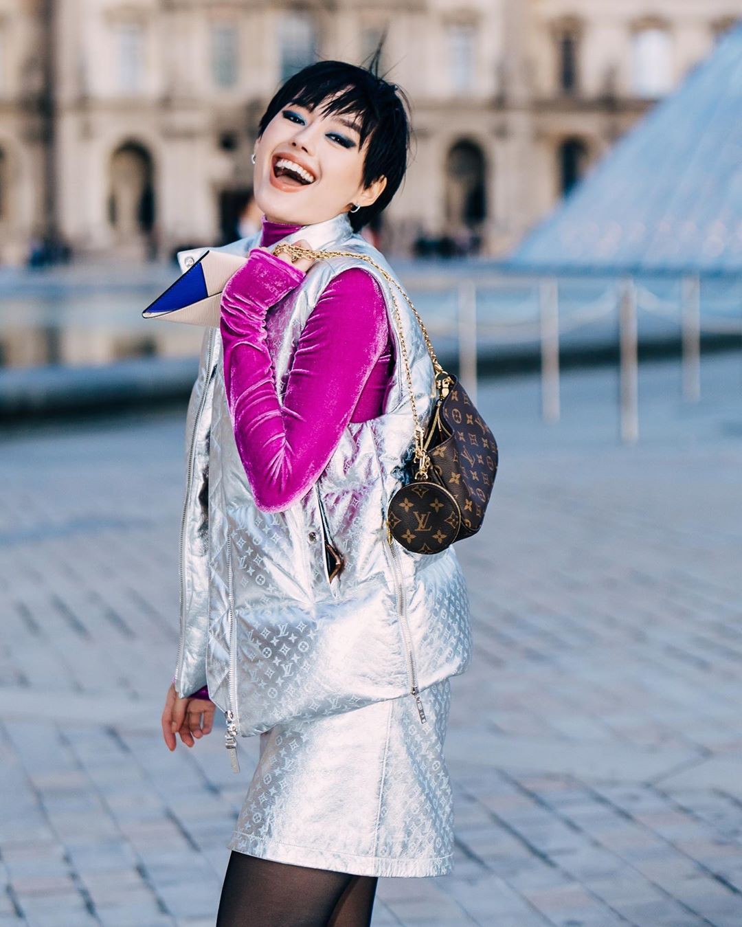 T&iacute;m lịm t&igrave;m sim vẫn mang tiếng qu&ecirc; v&agrave; sến giờ lại đang hot h&ograve;n họt, được d&agrave;n mỹ nh&acirc;n &Acirc;u &Aacute; chưng diện nhiệt t&igrave;nh - Ảnh 5.