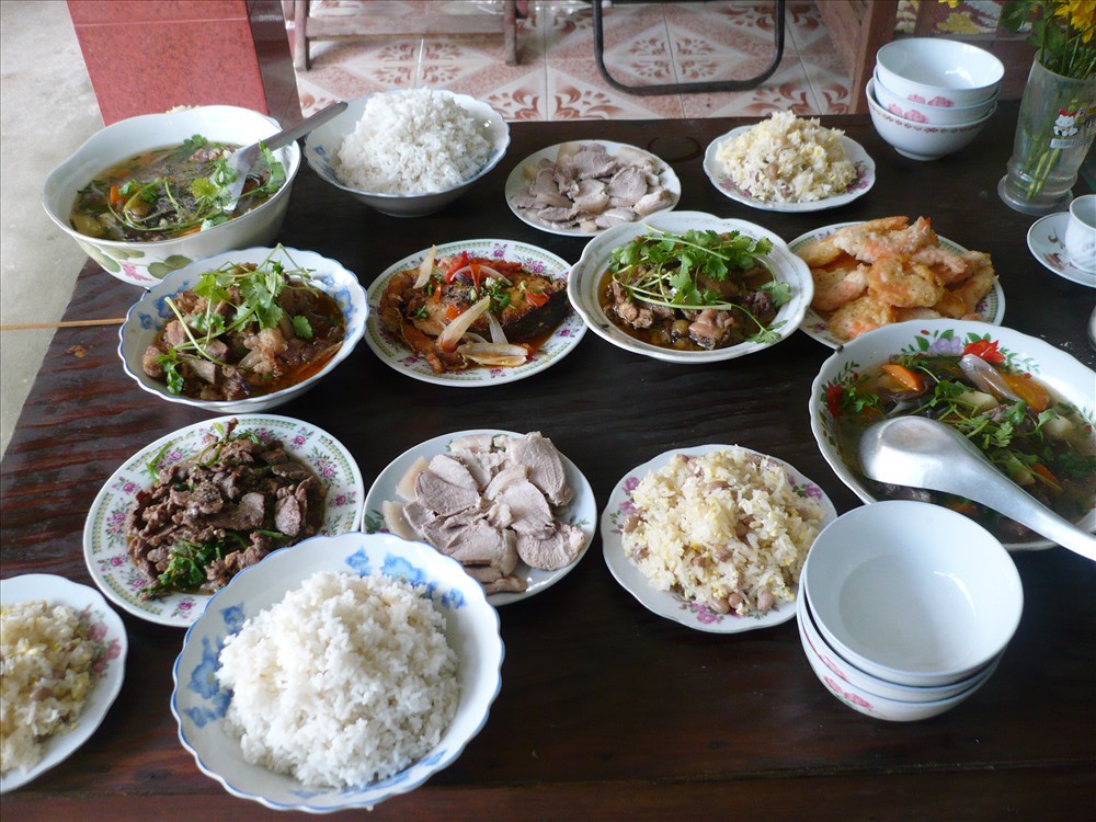 Thiếu vi chất dinh dưỡng do bữa ăn mất cân đối. Ảnh: P.V