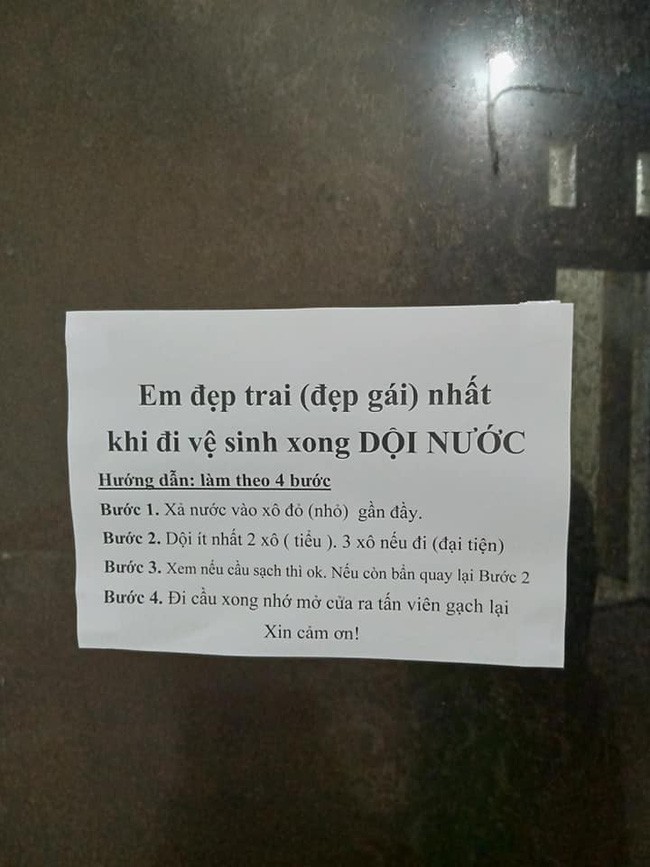 Sợ học sinh đi vệ sinh quên dội nước, thầy giáo làm một cách khiến học sinh nào cũng giật mình ghi nhớ ngay - Ảnh 2.