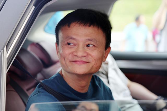 Jack Ma: Đằng sau người đ&agrave;n &ocirc;ng th&agrave;nh đạt lu&ocirc;n c&oacute; một người phụ nữ mạnh mẽ. Ri&ecirc;ng t&ocirc;i lại c&oacute; rất nhiều - Ảnh 1.