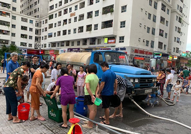 Hội bảo vệ người tiêu dùng: Phải đền bù, miễn tiền nước cả năm cho người dân - Ảnh 1.