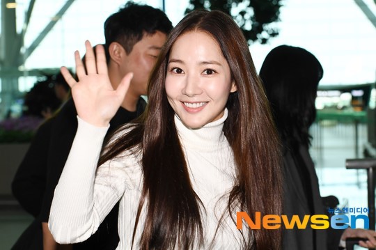 Lâu lắm mới lộ diện, nữ hoàng dao kéo Park Min Young chỉ ăn diện sương sương mà cũng gây náo loạn vì xuất thần - Ảnh 7.