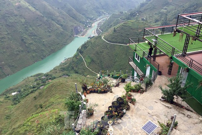 Hàng ngàn du khách check in ở Panorama Mã Pì Lèng giữa lúc đình chỉ hoạt động - Ảnh 14.