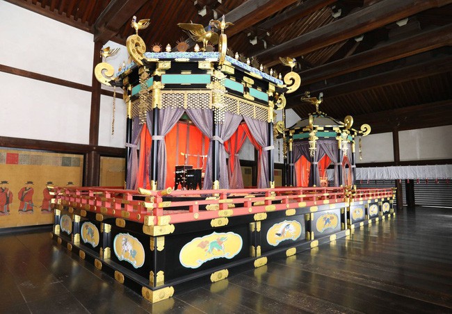 Lịch trình lễ đăng quang chính thức của Nhật hoàng Naruhito vào ngày mai cho thấy sự chi tiết, tỉ mỉ của hoàng gia lâu đời nhất thế giới - Ảnh 3.