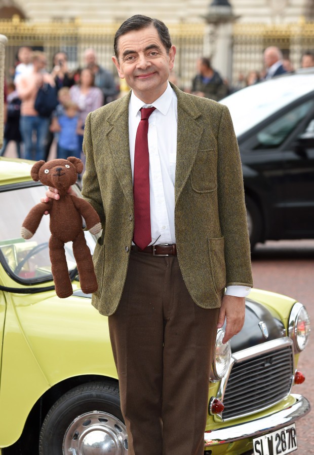 Bất ngờ với hình ảnh cậu con trai 26 tuổi của Mr. Bean: Thành tích khủng và giống bố đến ngỡ ngàng - Ảnh 1.