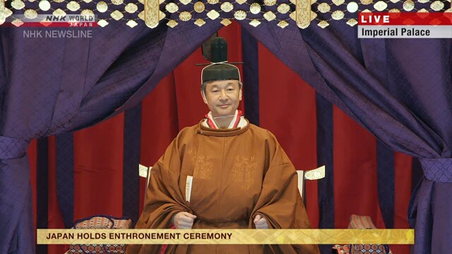 Video Nhật hoàng ngồi Ngai vàng Hoa cúc, chính thức đăng quang - Ảnh 1.