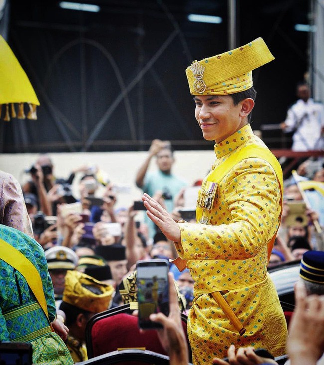 Dân mạng phát sốt với Hoàng tử Brunei lịch lãm trong Lễ đăng quang của Nhật hoàng Naruhito, lý lịch đúng chuẩn đẹp trai, nhà giàu, tài giỏi - Ảnh 11.