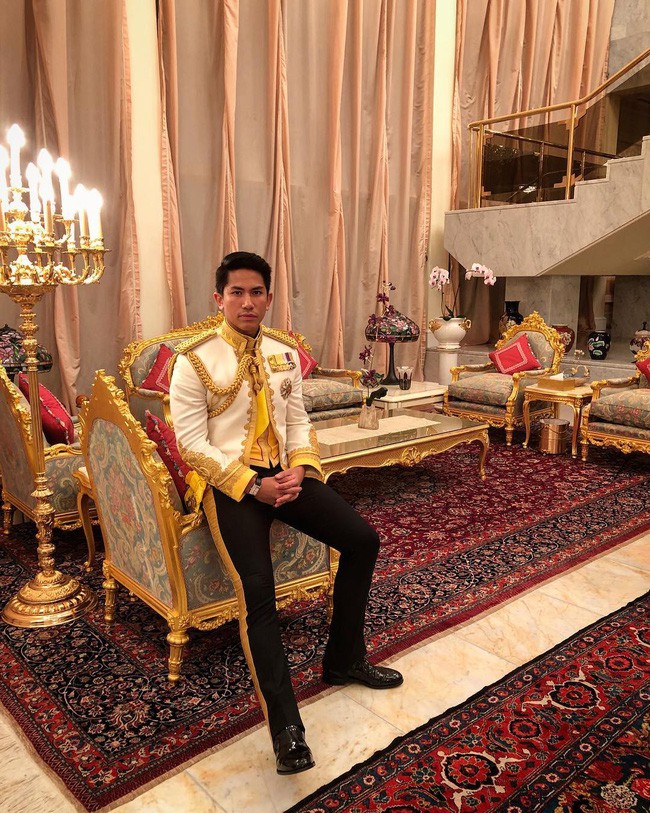 Dân mạng phát sốt với Hoàng tử Brunei lịch lãm trong Lễ đăng quang của Nhật hoàng Naruhito, lý lịch đúng chuẩn đẹp trai, nhà giàu, tài giỏi - Ảnh 5.
