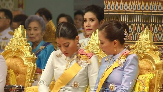 Âm mưu toan tính đến đâu, Hoàng quý phi cũng phải chịu thua và phục sát đất trước cách hành xử cao tay của Hoàng hậu Thái Lan - Ảnh 7.