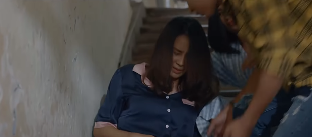 Hoa Hồng Tr&ecirc;n Ngực Tr&aacute;i sắp hết đến nơi vẫn g&acirc;y ức chế v&igrave; 4 điểm v&ocirc; l&iacute;: Mẹ đẻ &aacute;c đến mức hư cấu, tiểu tam hack qu&aacute; đ&agrave;? - Ảnh 2.