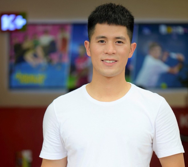 2 cầu thủ Đình Trọng, Văn Toàn cười đến mức có... cơ bụng 8 múi vì xem Running Man - Ảnh 4. 2 cầu thủ Đình Trọng, Văn Toàn cười đến mức có... cơ bụng 8 múi vì xem Running Man - Ảnh 4.