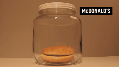 Bánh hamburger của McDonalds để trong lọ suốt 30 ngày không hỏng, tưởng vô lý nhưng hóa ra có lời giải thích cực kỳ khoa học đằng sau - Ảnh 3.