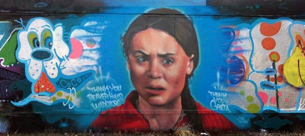 Bức bích họa vinh danh nhà hoạt động môi trường trẻ tuổi Greta Thunberg bị bôi bẩn chỉ sau vài giờ xuất hiện - Ảnh 1.
