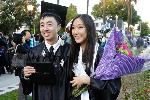  Phụ huynh Trung Quốc toát mồ hôi kiếm tiền cho con du học Mỹ: Chi phí hàng trăm nghìn USD, đến người giàu cũng muốn khóc!  - Ảnh 6.