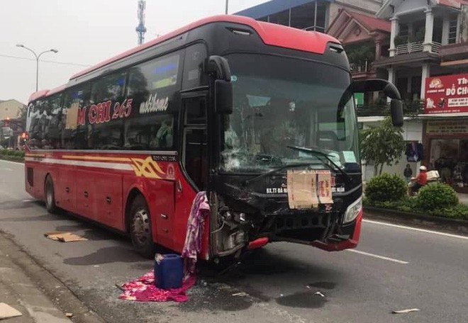  Clip xe khách chạy tốc độ cao tông thẳng vào xe taxi khiến 3 người chết ở Nghệ An - Ảnh 4.