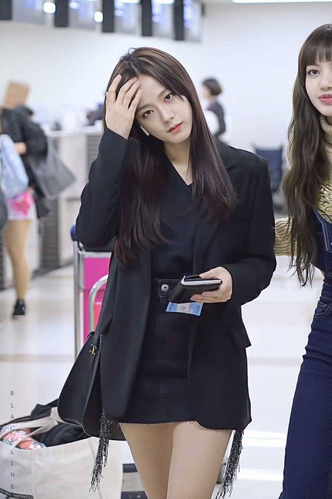 Những lần diện đồ all black của c&aacute;c người đẹp Việt - H&agrave;n: Từ thần th&aacute;i, nhan sắc đến mix đồ đều đẹp xuất sắc - Ảnh 4.