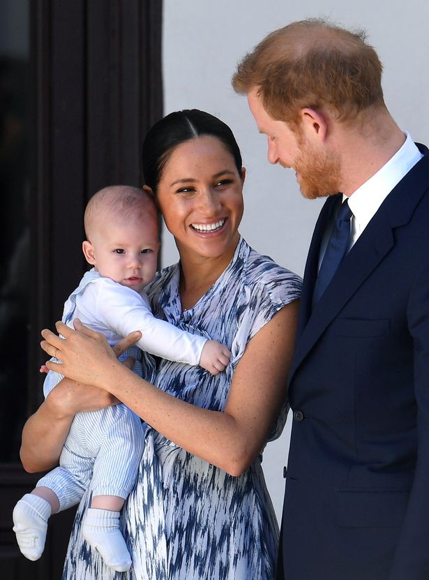 Cuộc sống Hoàng gia quá khó khăn, Meghan Markle dự định cùng chồng rời khỏi Anh để về Mỹ sinh sống? - Ảnh 2.