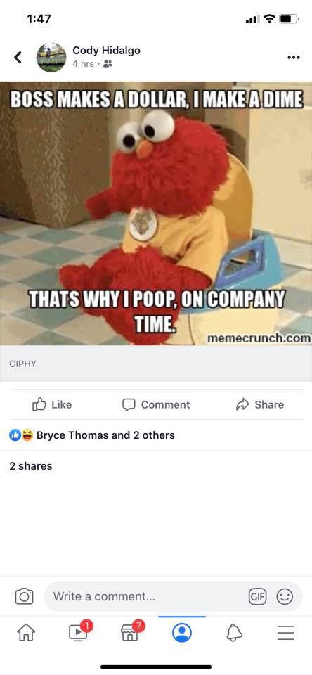 Kết bạn với sếp tr&ecirc;n MXH, ch&agrave;ng trai nhận ngay tr&aacute;i đắng khi đăng ảnh meme than thở l&ecirc;n trang c&aacute; nh&acirc;n - Ảnh 1.