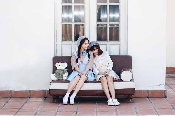 Chị em nhà Nhã Phương xinh đẹp vẹn toàn, chăm làm điệu và diện đồ giống nhau khi đứng chung 1 khung hình - Ảnh 6.