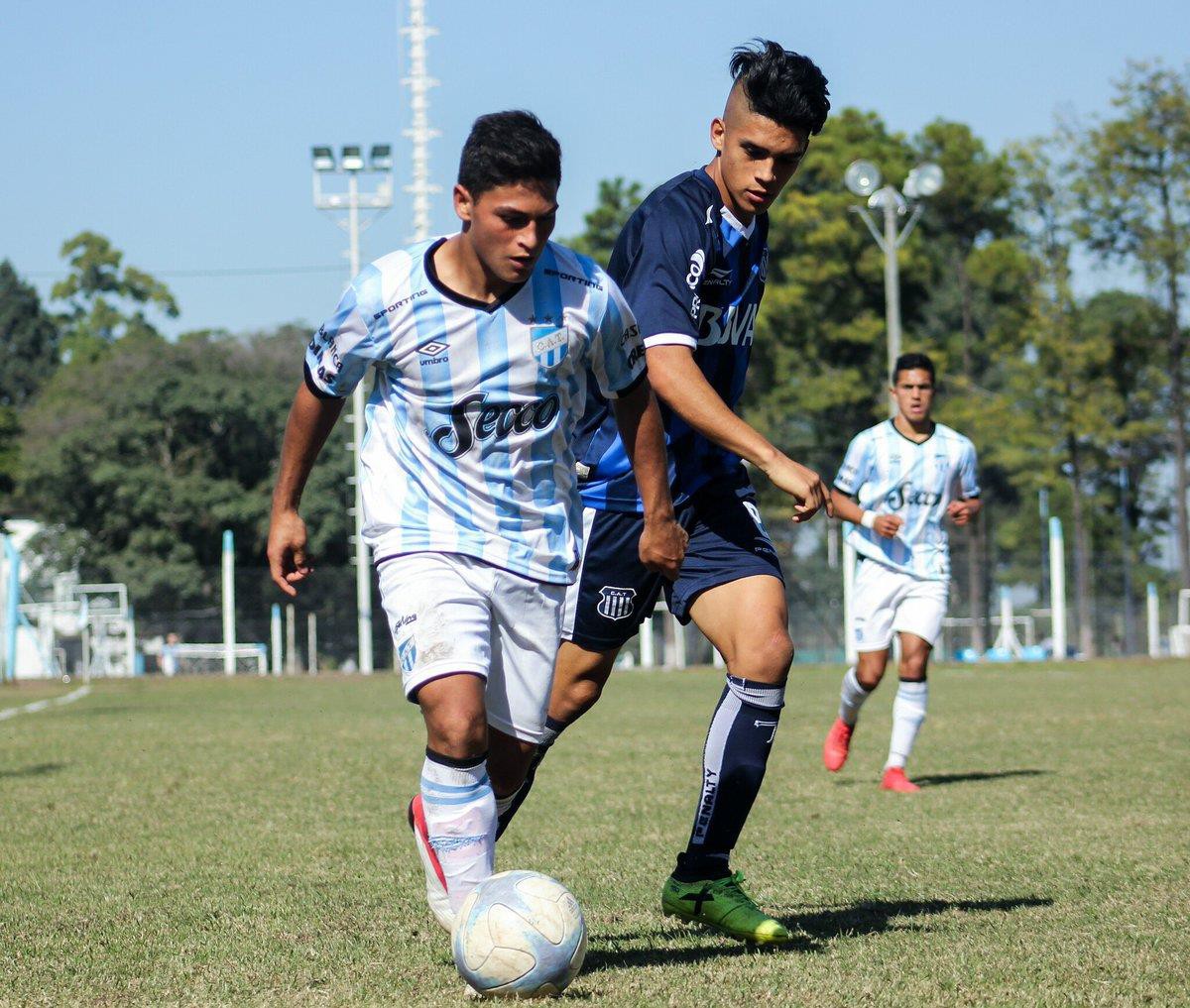 Top những cầu thủ t&iacute; hon trong FIFA 20, Lionel Messi vẫn qu&aacute; cao để bị v&agrave;o danh s&aacute;ch - Ảnh 9.