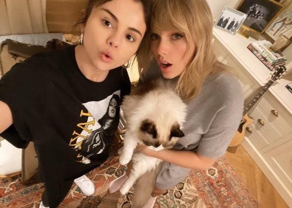 Selena Gomez bỗng bị fan Taylor Swift chỉ trích gay gắt vì công khai ủng hộ chính kẻ thù “không đội trời chung” của cô bạn thân? - Ảnh 2.