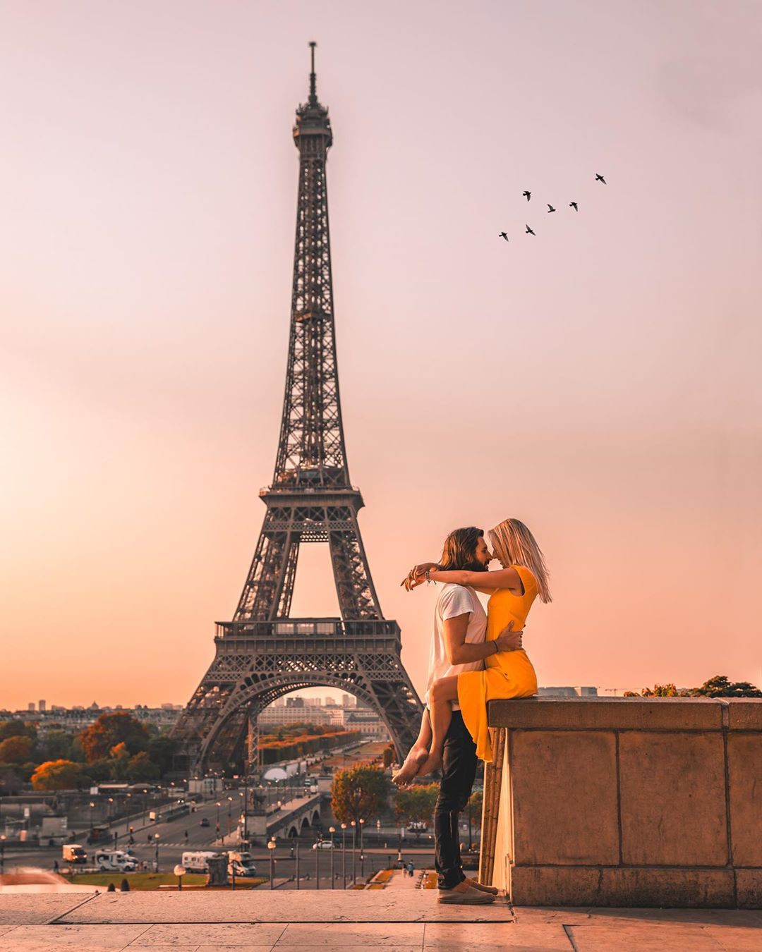 Tưởng chỉ để sống ảo, giữa tháp Eiffel còn có cả nhà hàng và bí ẩn ...