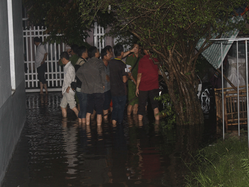 Bến Tre: 3 người bị điện giật tử vong trong cơn mưa lớn - Ảnh 1.