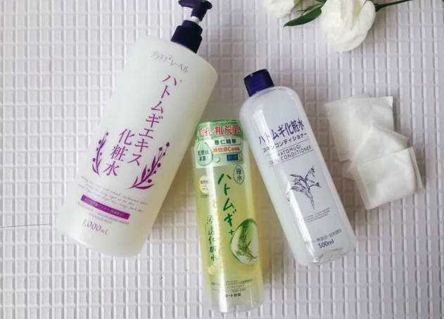 Thử 3 lọ lotion Nhật size khủng, bất ngờ khi sản phẩm được ưa chuộng nhất lại đứng bét về khả năng cấp ẩm - Ảnh 1.